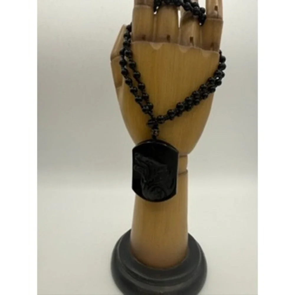 Unbranded Wolf Pendant Necklace Unisex OS Black Excellent Carved Beaded Dog Tag